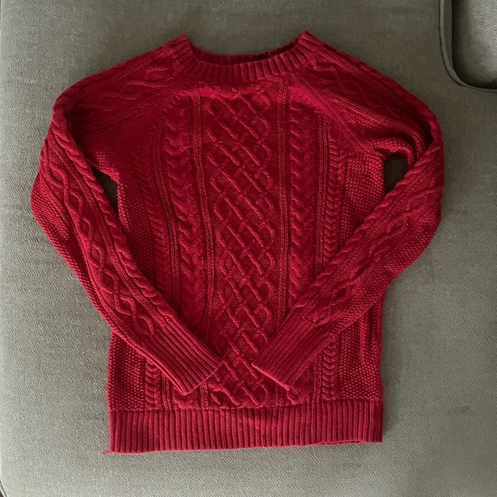 GAP WOMEN’S CABLE KNIT SWEATER